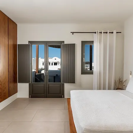 Orama & Hotel Fira (Santorini)