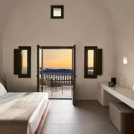 Orama & Hotel Fira (Santorini)