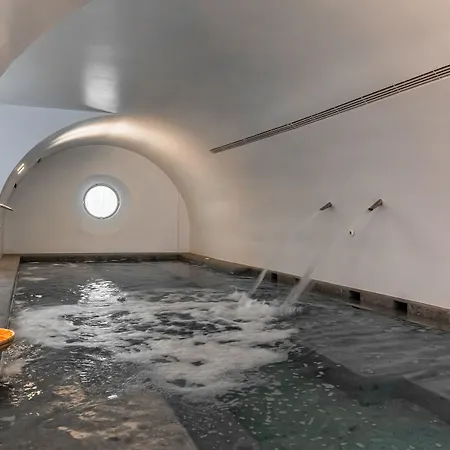 Orama & 5* Fira (Santorini)